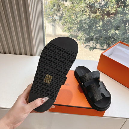 CHYPRE SANDAL IN BLACK GRAINED CALFSKIN