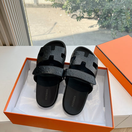 CHYPRE SANDAL IN BLACK GRAINED CALFSKIN