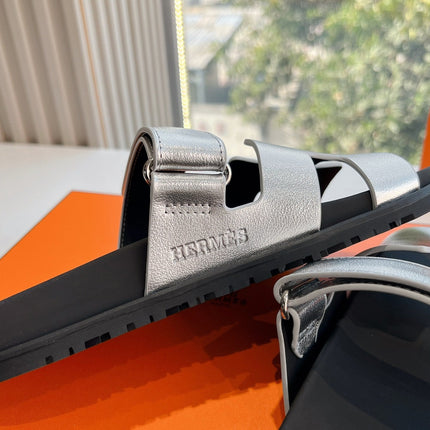 CHYPRE SANDAL IN SILVER METALLIC CALFSKIN