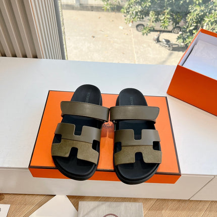 CHYPRE SANDAL IN ARMY GREEN SUEDE AND CALFSKIN