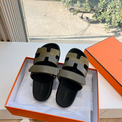 CHYPRE SANDAL IN ARMY GREEN SUEDE AND CALFSKIN