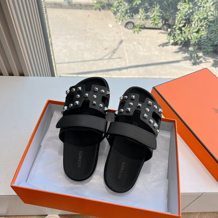 CHYPRE SANDAL IN BLACK CALFSKIN WITH STUDS