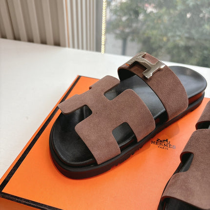 CHYPRE SANDAL IN MEDIUM BROWN SUEDE