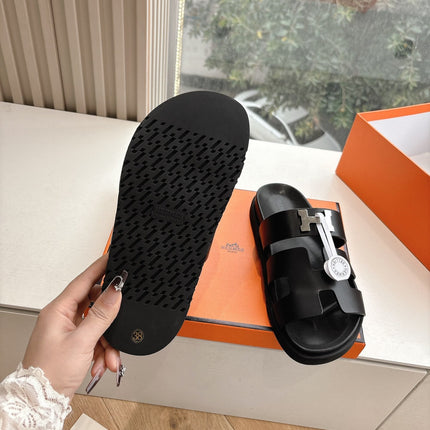 CHYPRE SANDAL IN BLACK CALFSKIN