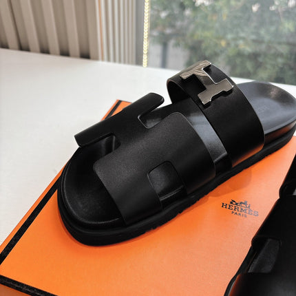 CHYPRE SANDAL IN BLACK CALFSKIN