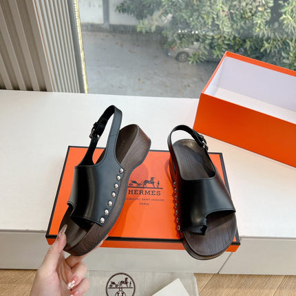 FLAT SANDAL IN BLACK CALFSKIN