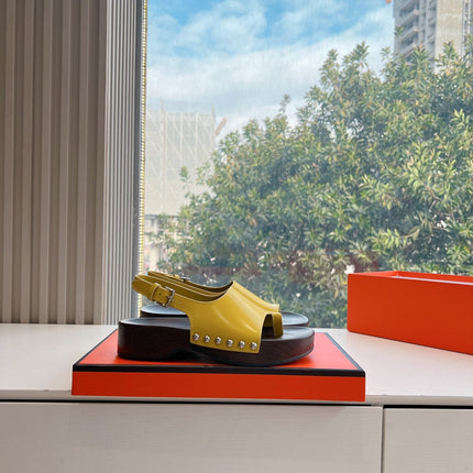 FLAT SANDAL IN CORN YELLOW CALFSKIN