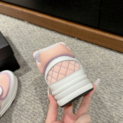 CLASSIC TRAINER IN LIGHT PINK MIX WHITE FABRIC