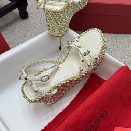VLTN HIGH WEDGE STUDDED SANDALS 25S 100 MM IN CREAM WHITE CALFSKIN
