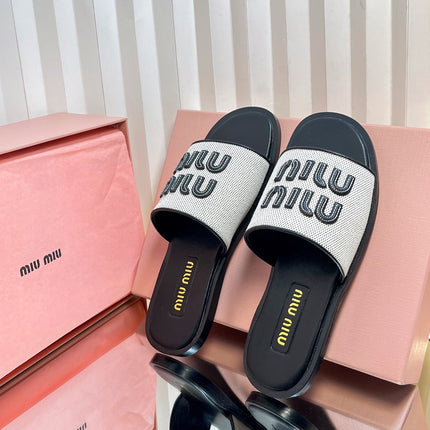 SLIDES SANDALS IN BLACK CALFSKIN AND WHITE STRAW WOVEN