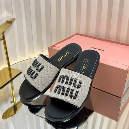 SLIDES SANDALS IN BLACK CALFSKIN AND WHITE STRAW WOVEN