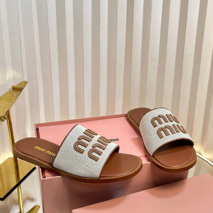 SLIDES SANDALS IN BROWN STRAW WOVEN