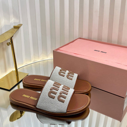 SLIDES SANDALS IN BROWN STRAW WOVEN