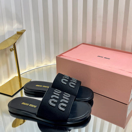 SLIDES SANDALS IN BLACK STRAW WOVEN