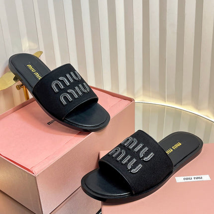 SLIDES SANDALS IN BLACK STRAW WOVEN