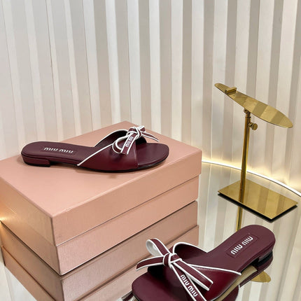 SLIDES SANDALS IN BURGUNDY RED CALFSKIN BOW IN TRAP