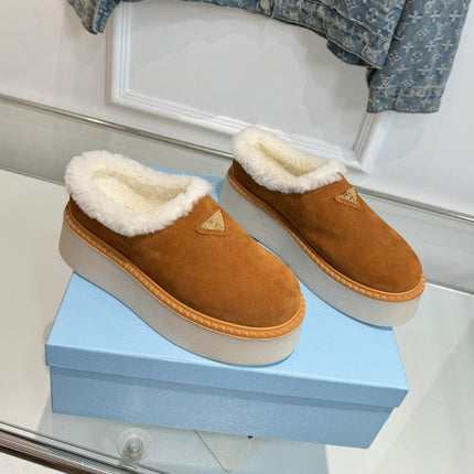 TRIANGLE LOGO MULES IN BRONZE BROWN SUEDE AND SHEARLING LINING