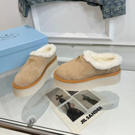 TRIANGLE LOGO MULES IN BEIGE SUEDE AND SHEARLING LINING