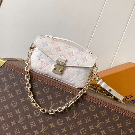 LV 25S EAST WEST POCHETTE MÉTIS BAG 21 IN BEIGE DREAM EMBOSSED TEXTURED CALFSKIN