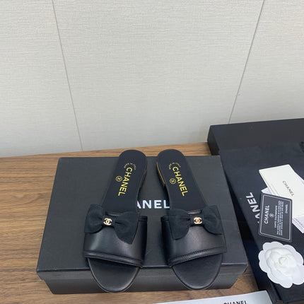 BOW SLIPPERS IN BLACK LAMBSKIN