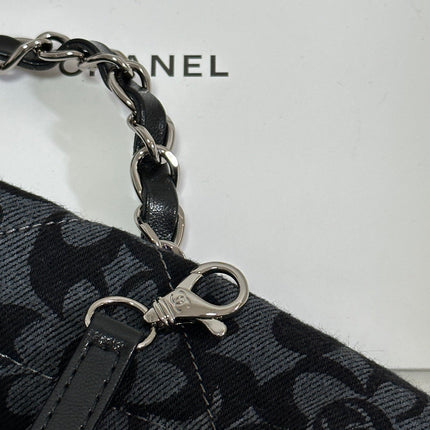 LARGE DRAWSTRING FLORAL PRINT SHOULDER BAG 39 IN BLACK MIX GREY DENIM