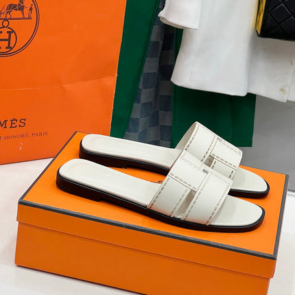 IDIOMA SANDAL IN WHITE CREAM CALFSKIN