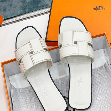 IDIOMA SANDAL IN WHITE CREAM CALFSKIN
