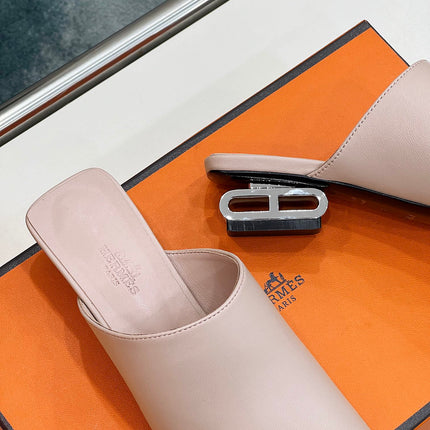 IDOLE SANDAL IN BABY PINK CALFSKIN