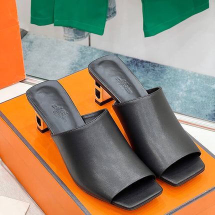 ICONIQUE 60 SANDAL IN BLACK CALFSKIN