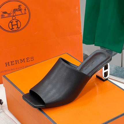 ICONIQUE 60 SANDAL IN BLACK CALFSKIN