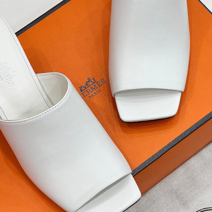 ICONIQUE 60 SANDAL IN WHITE CALFSKIN