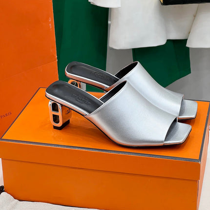 ICONIQUE 60 SANDAL IN SILVER CALFSKIN