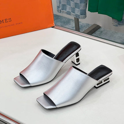 ICONIQUE 60 SANDAL IN SILVER CALFSKIN