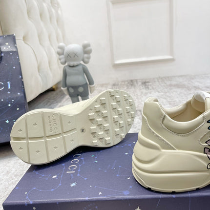 GG RHYTON TRAINER WHITE LAMBSKIN WITH PURPLE DINO MOTIF