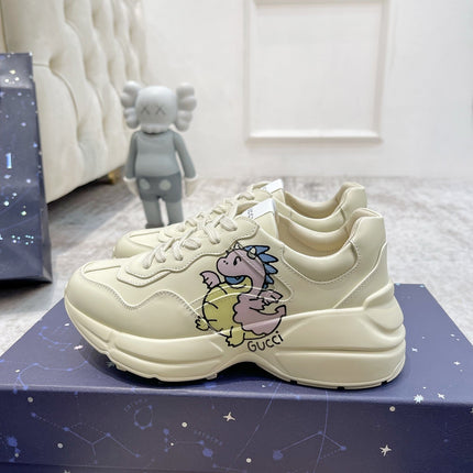 GG RHYTON TRAINER WHITE LAMBSKIN WITH PURPLE DINO MOTIF