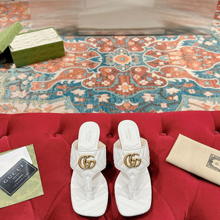 HIGH THONG MULE 55MM IN WHITE CALFSKIN WITH GOLD HARDWARE