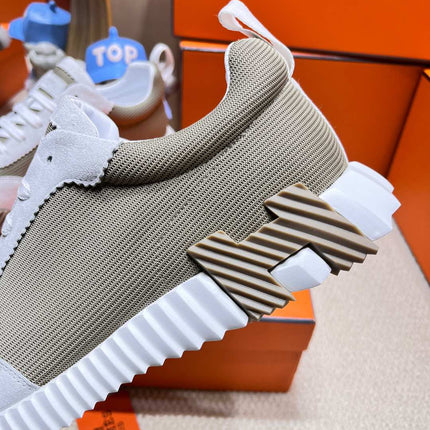 BOUNCING SNEAKER IN PALE GRAY SUEDE AND WOOD BROWN KNIT