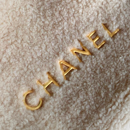 CHANEL BAG 25S 20 CM IN CREAM WHITE WOOL WITH GOLD HARDWARE