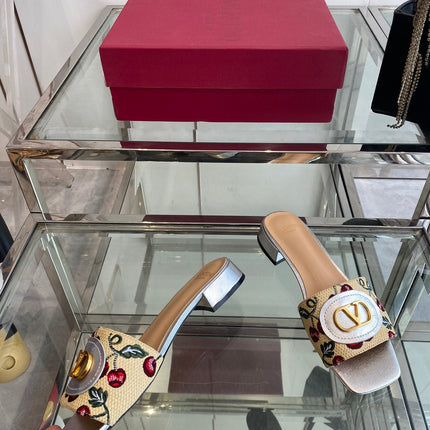 VLTN HIGH HEEL 25S 30 MM IN BEIGE FABRIC AND SILVER LAMBSKIN WITH EMBROIDERED CHERRY MOTIF