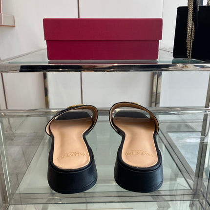 VLTN HIGH HEEL 25S 30 MM IN BLACK LAMBSKIN WITH GOLD HARDWARE