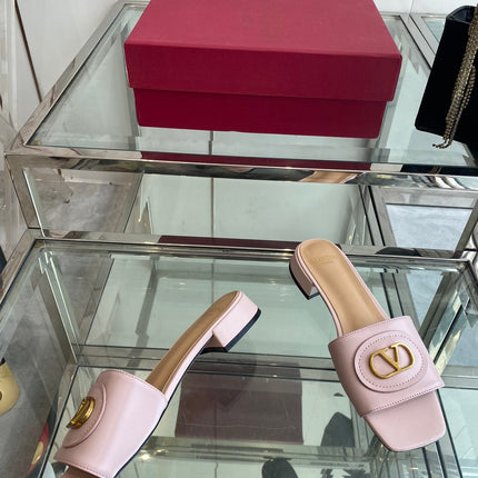 VLTN HIGH HEEL 25S 30 MM IN LIGHT PINK LAMBSKIN WITH GOLD HARDWARE