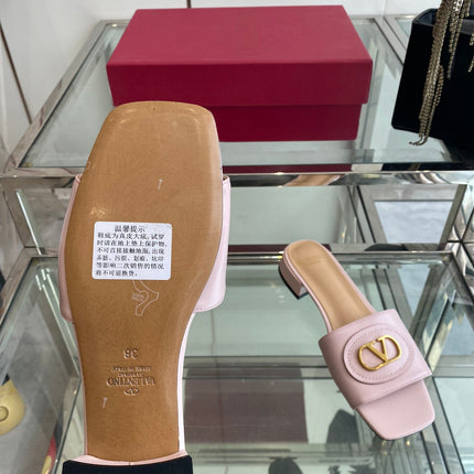 VLTN HIGH HEEL 25S 30 MM IN LIGHT PINK LAMBSKIN WITH GOLD HARDWARE