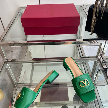 VLTN HIGH HEEL 25S 30 MM IN GREEN LAMBSKIN WITH GOLD HARDWARE