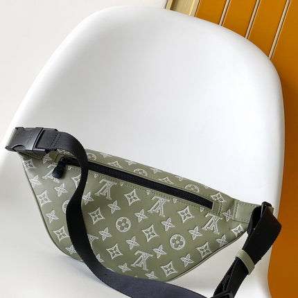 LV 25S DISCOVERY BUMBAG 44 IN OLIVE GREEN MONOGRAM CALFSKIN AND CANVAS