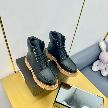 LACE-UP ANKLE BOOTS IN BLACK CALFSKIN