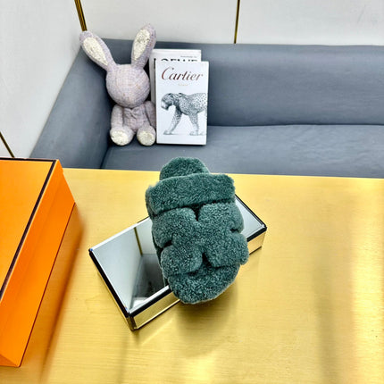 CHYPRE SANDAL IN FOREST GREEN SHEARLING