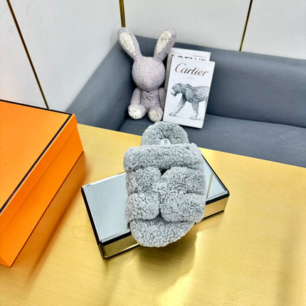 CHYPRE SANDAL IN CLOUD GRAY SHEARLING