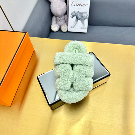 CHYPRE SANDAL IN PASTEL GREEN SHEARLING