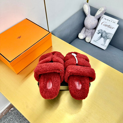 CHYPRE SANDAL IN SCARLET RED SHEARLING