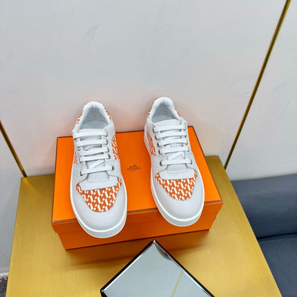 FREE SNEAKER IN WHITE CALFSKIN AND "H EN BIAIS" ORANGE CANVAS
